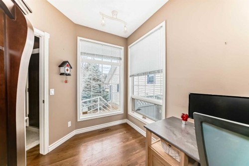 8535 33 Avenue Nw, Calgary, AB - Indoor Photo Showing Other Room