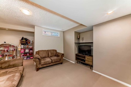 8535 33 Avenue Nw, Calgary, AB - Indoor Photo Showing Other Room