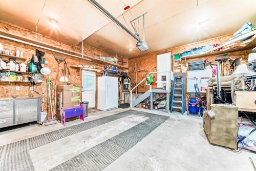 8535 33 Avenue Nw, Calgary, AB - Indoor Photo Showing Garage
