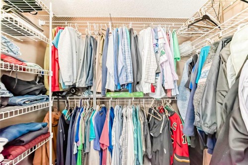 8535 33 Avenue Nw, Calgary, AB - Indoor With Storage