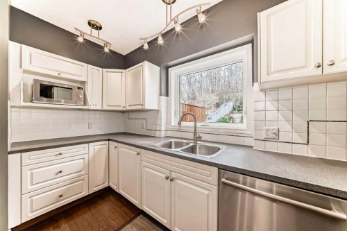 8535 33 Avenue Nw, Calgary, AB - Indoor Photo Showing Kitchen With Double Sink