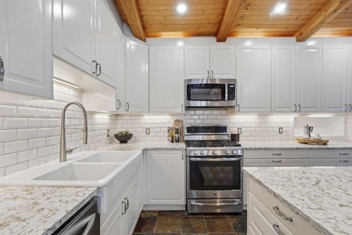 2623 Glenmount Drive Sw, Calgary, AB - Indoor Photo Showing Kitchen With Stainless Steel Kitchen With Double Sink With Upgraded Kitchen