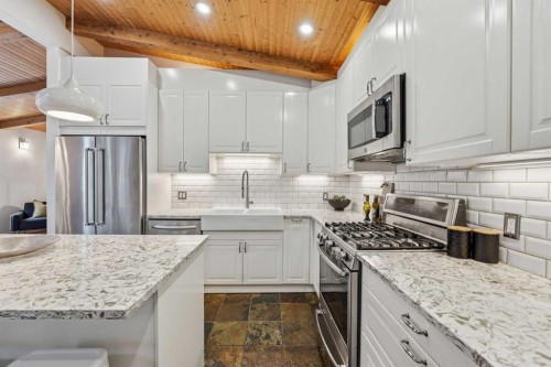 2623 Glenmount Drive Sw, Calgary, AB - Indoor Photo Showing Kitchen With Stainless Steel Kitchen With Upgraded Kitchen