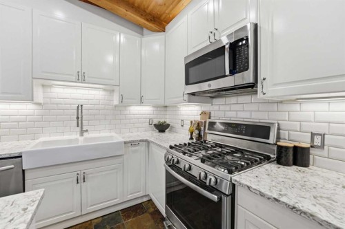 2623 Glenmount Drive Sw, Calgary, AB - Indoor Photo Showing Kitchen With Stainless Steel Kitchen With Upgraded Kitchen