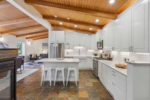 2623 Glenmount Drive Sw, Calgary, AB - Indoor Photo Showing Kitchen With Stainless Steel Kitchen With Upgraded Kitchen