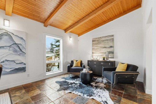 2623 Glenmount Drive Sw, Calgary, AB - Indoor Photo Showing Living Room