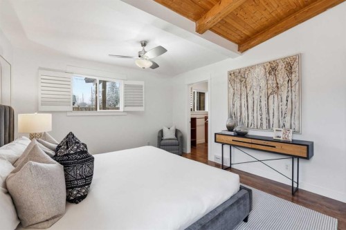 2623 Glenmount Drive Sw, Calgary, AB - Indoor Photo Showing Bedroom