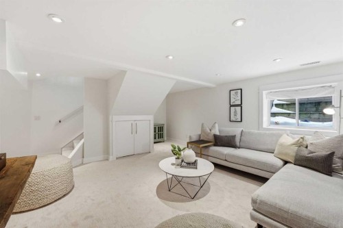 2623 Glenmount Drive Sw, Calgary, AB - Indoor Photo Showing Living Room