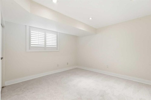 2623 Glenmount Drive Sw, Calgary, AB - Indoor Photo Showing Other Room