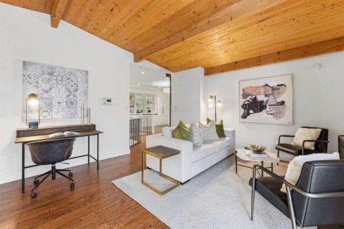 2623 Glenmount Drive Sw, Calgary, AB - Indoor Photo Showing Living Room