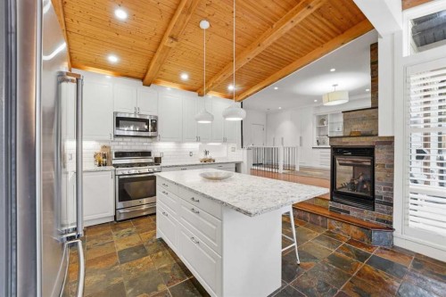 2623 Glenmount Drive Sw, Calgary, AB - Indoor Photo Showing Kitchen With Stainless Steel Kitchen With Upgraded Kitchen