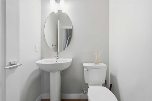 43 Sage Bluff Circle Nw, Calgary, AB - Indoor Photo Showing Bathroom