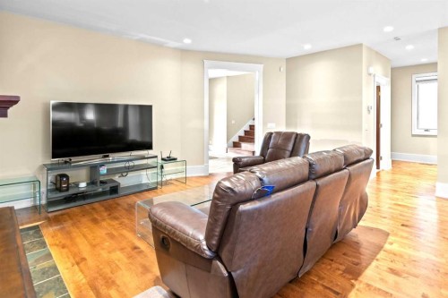 1428 2A Street Nw, Calgary, AB - Indoor Photo Showing Living Room
