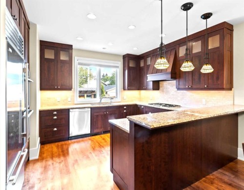 1428 2A Street Nw, Calgary, AB - Indoor Photo Showing Kitchen With Upgraded Kitchen