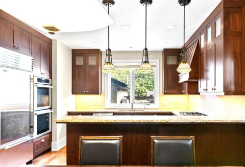 1428 2A Street Nw, Calgary, AB - Indoor Photo Showing Kitchen With Upgraded Kitchen