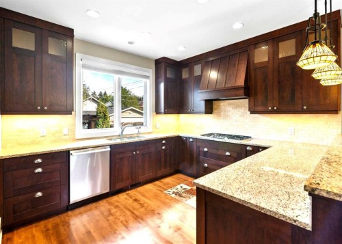 1428 2A Street Nw, Calgary, AB - Indoor Photo Showing Kitchen With Upgraded Kitchen