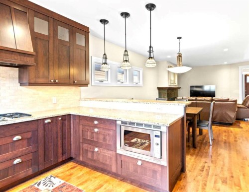 1428 2A Street Nw, Calgary, AB - Indoor Photo Showing Kitchen