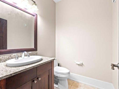 1428 2A Street Nw, Calgary, AB - Indoor Photo Showing Bathroom