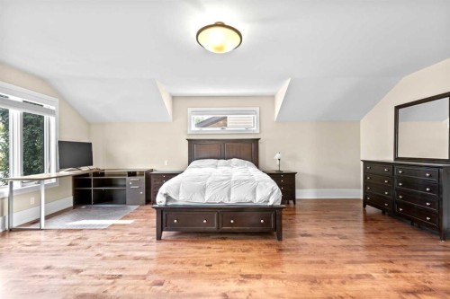 1428 2A Street Nw, Calgary, AB - Indoor Photo Showing Bedroom