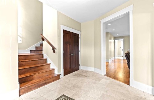 1428 2A Street Nw, Calgary, AB - Indoor Photo Showing Other Room