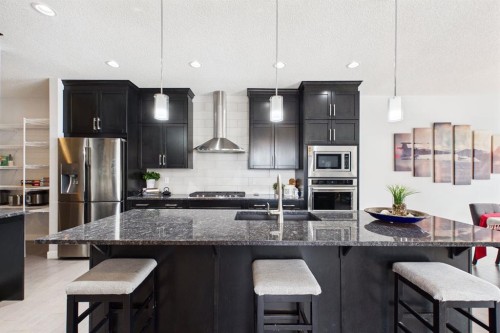 29 Evansglen Place Nw, Calgary, AB - Indoor Photo Showing Kitchen With Upgraded Kitchen