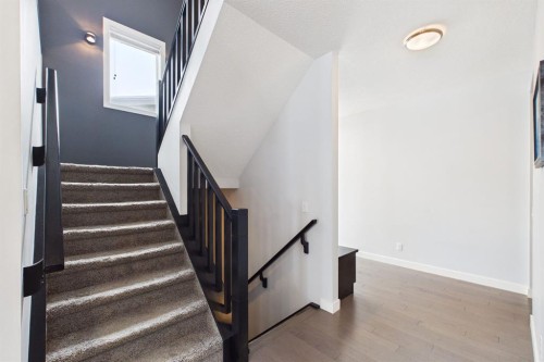 29 Evansglen Place Nw, Calgary, AB - Indoor Photo Showing Other Room