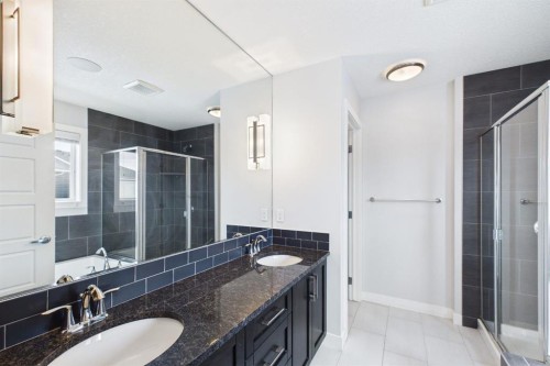 29 Evansglen Place Nw, Calgary, AB - Indoor Photo Showing Bathroom