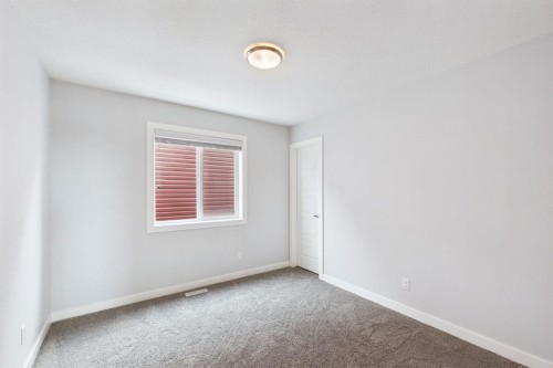 29 Evansglen Place Nw, Calgary, AB - Indoor Photo Showing Other Room