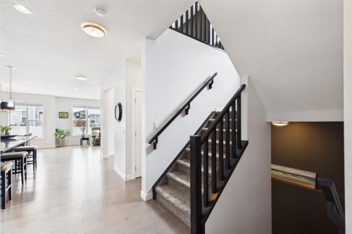 29 Evansglen Place Nw, Calgary, AB - Indoor Photo Showing Other Room