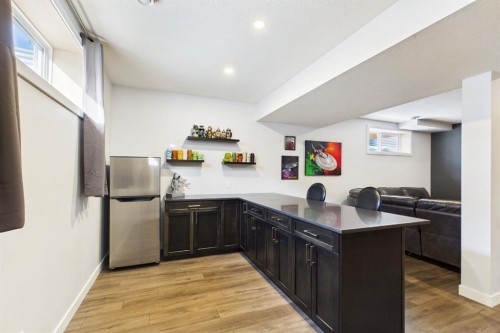 29 Evansglen Place Nw, Calgary, AB - Indoor Photo Showing Other Room