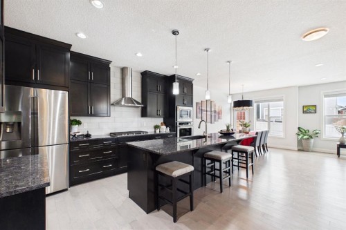 29 Evansglen Place Nw, Calgary, AB - Indoor Photo Showing Kitchen With Upgraded Kitchen