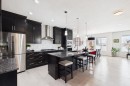 29 Evansglen Place Nw, Calgary, AB  - Indoor Photo Showing Kitchen With Upgraded Kitchen 