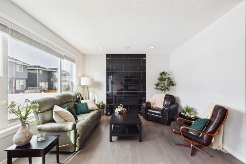 29 Evansglen Place Nw, Calgary, AB - Indoor Photo Showing Living Room