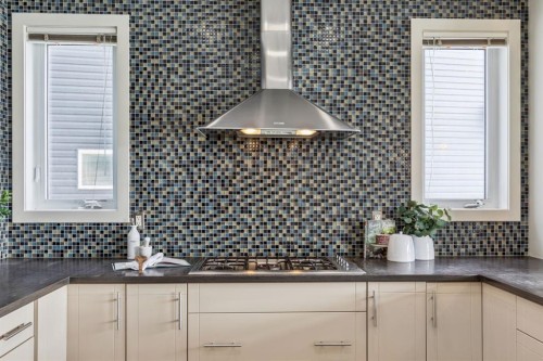 63 Copperstone Drive Se, Calgary, AB - Indoor Photo Showing Kitchen