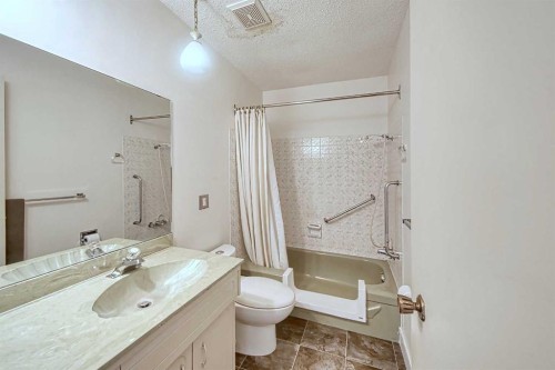616 Dalmeny Hill Nw, Calgary, AB - Indoor Photo Showing Bathroom