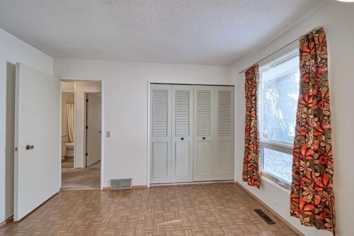 616 Dalmeny Hill Nw, Calgary, AB - Indoor Photo Showing Other Room