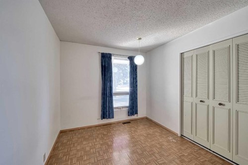 616 Dalmeny Hill Nw, Calgary, AB - Indoor Photo Showing Other Room