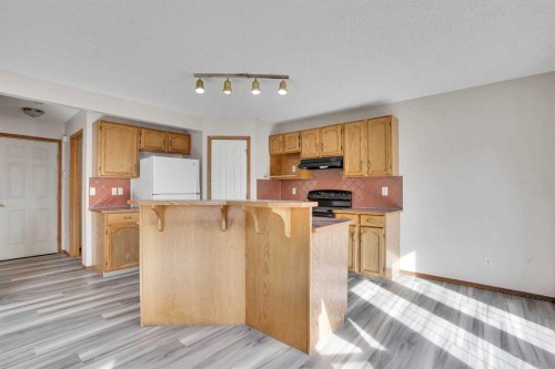 17 Taracove Crescent Ne, Calgary, AB - Indoor Photo Showing Kitchen