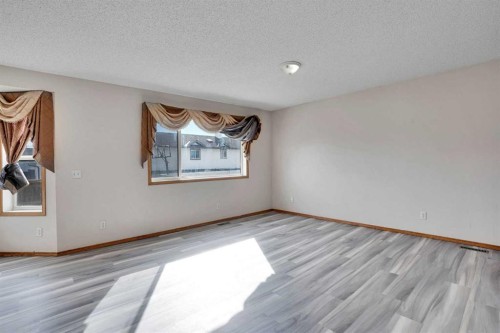 17 Taracove Crescent Ne, Calgary, AB - Indoor Photo Showing Other Room