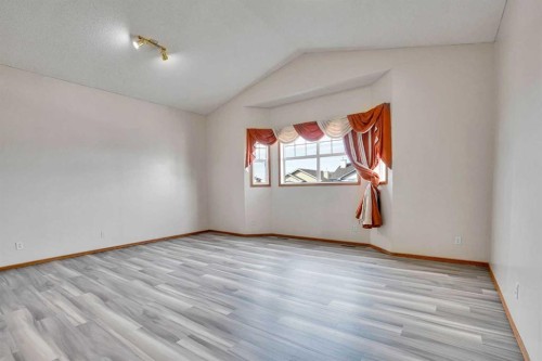 17 Taracove Crescent Ne, Calgary, AB - Indoor Photo Showing Other Room