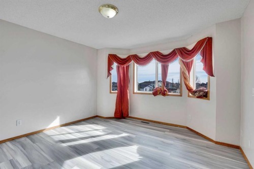 17 Taracove Crescent Ne, Calgary, AB - Indoor Photo Showing Other Room