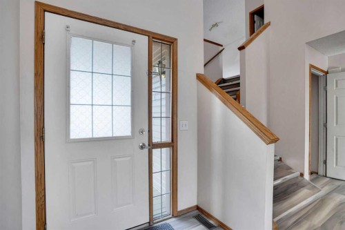 17 Taracove Crescent Ne, Calgary, AB - Indoor Photo Showing Other Room