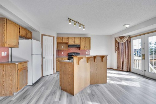 17 Taracove Crescent Ne, Calgary, AB - Indoor Photo Showing Kitchen