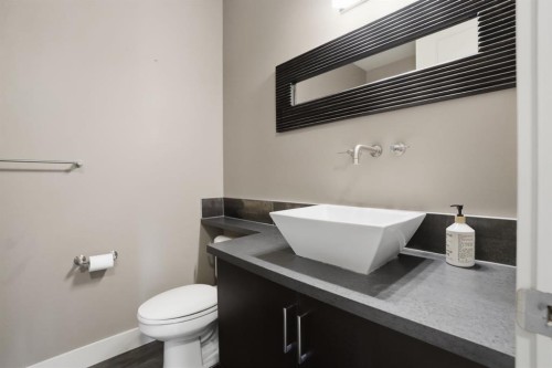 595 Panamount Boulevard Nw, Calgary, AB - Indoor Photo Showing Bathroom