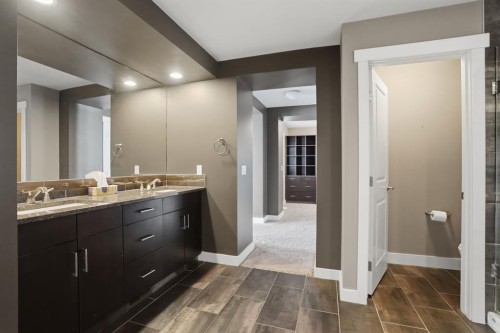 595 Panamount Boulevard Nw, Calgary, AB - Indoor Photo Showing Bathroom