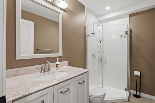 595 Panamount Boulevard Nw, Calgary, AB - Indoor Photo Showing Bathroom