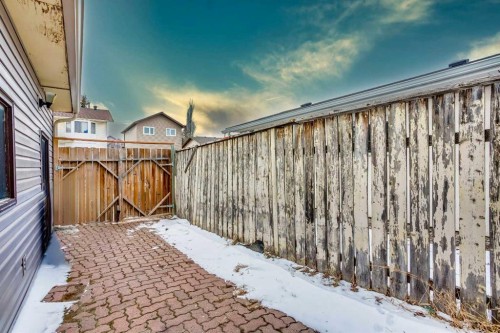 17 Martindale Drive Ne, Calgary, AB - Outdoor
