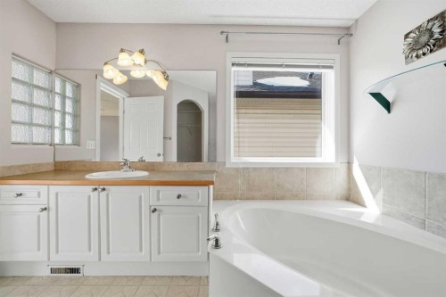 1076 Cranston Drive Se, Calgary, AB - Indoor Photo Showing Bathroom