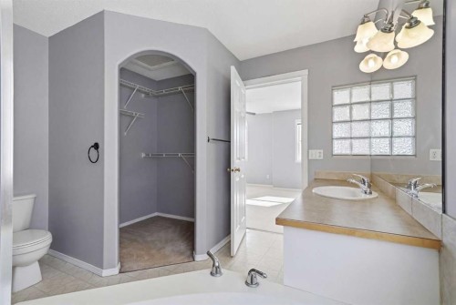 1076 Cranston Drive Se, Calgary, AB - Indoor Photo Showing Bathroom