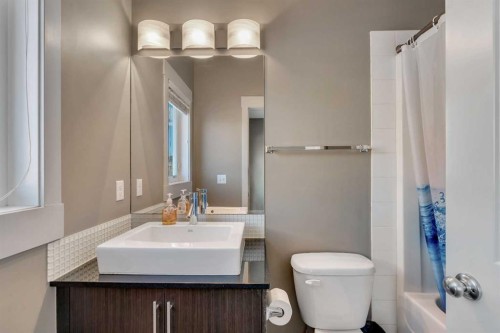 293 Skyview Ranch Road Ne, Calgary, AB - Indoor Photo Showing Bathroom
